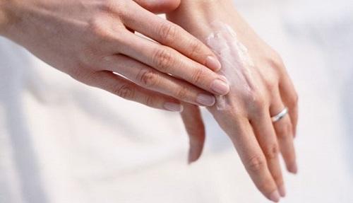4 cách trị nứt nẻ chân tay vào mùa đông hiệu quả
