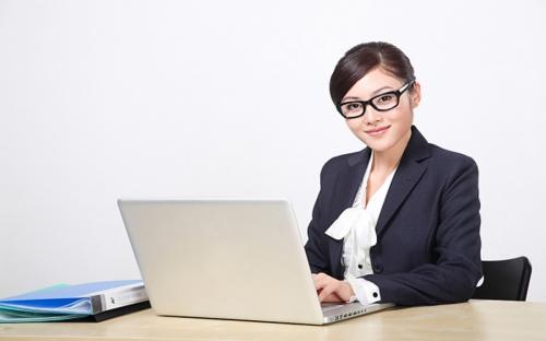 Sử dụng ghế xoay máy tính đúng tư thế đảm bảo sức khỏe