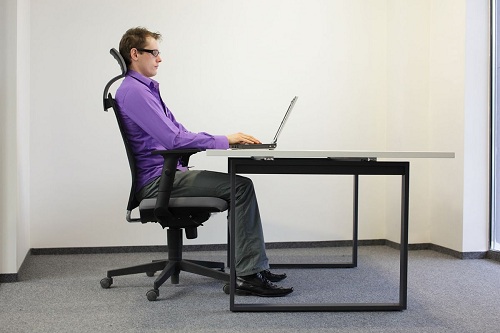 Tìm hiểu tư thế ngồi đúng với ghế ngồi làm việc Hòa Phát phòng tránh đau mỏi lưng.